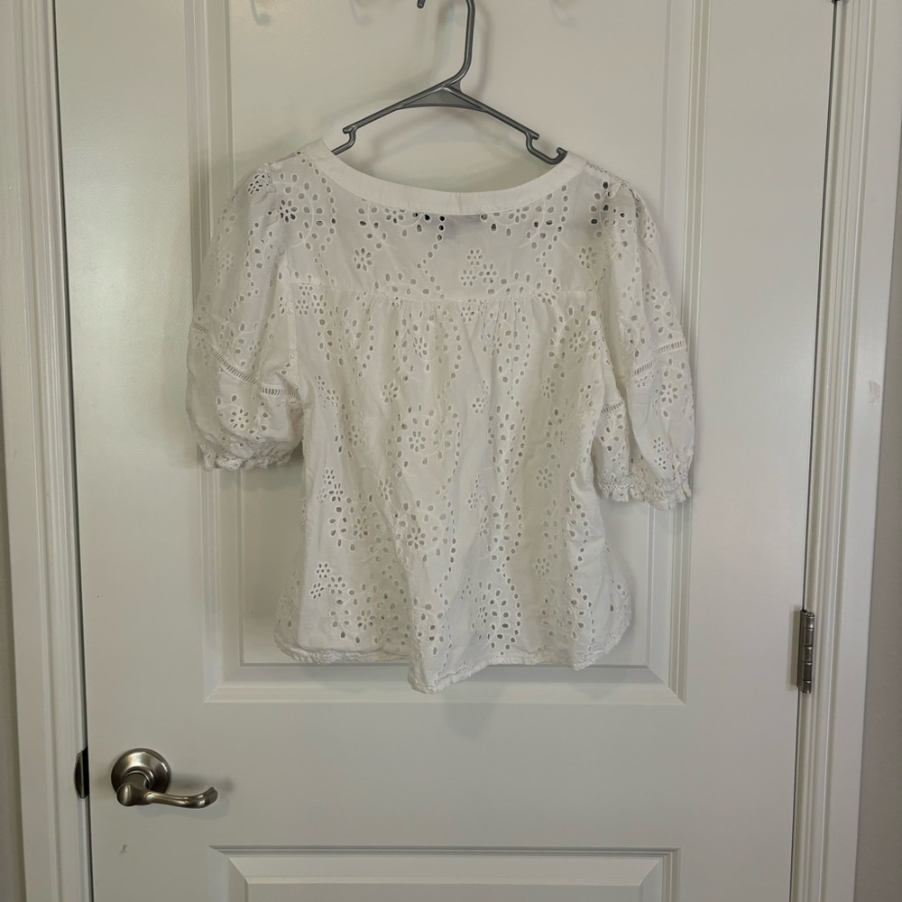 White flower design top ￼